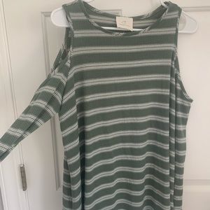 Cold shoulder long sleeve boutique top.